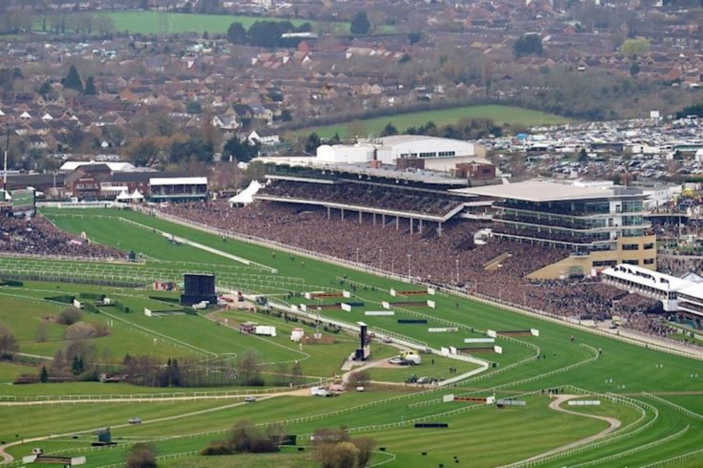 Aerial view of Cheltenham Racecourse during an event, ideal for event transport and Cheltenham airport transfers.