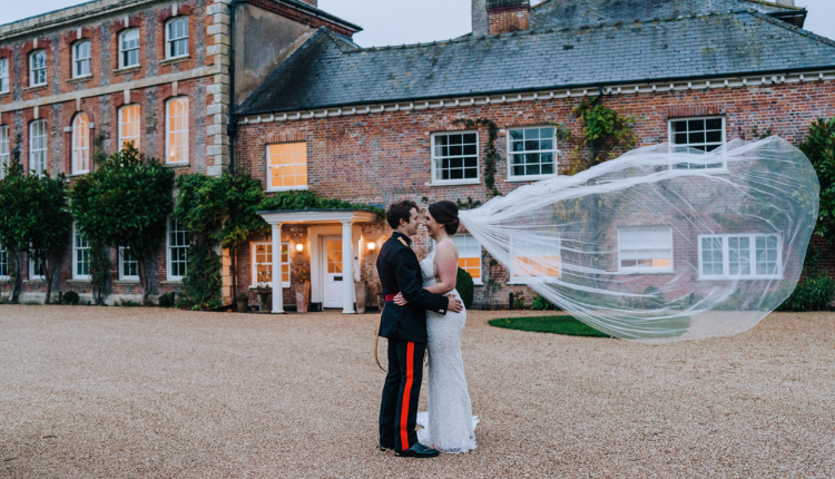 Executive airport transfers in Calne providing elegant transport to local Wiltshire wedding venues