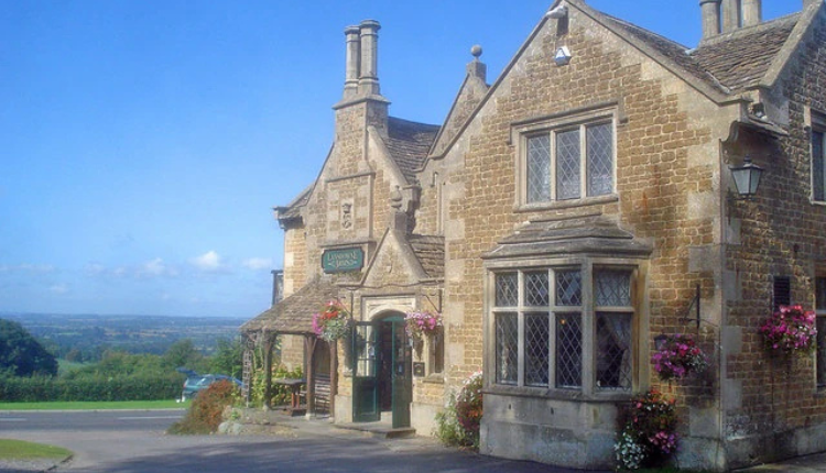 Executive airport transfers in Calne providing reliable transport to Derry Hill