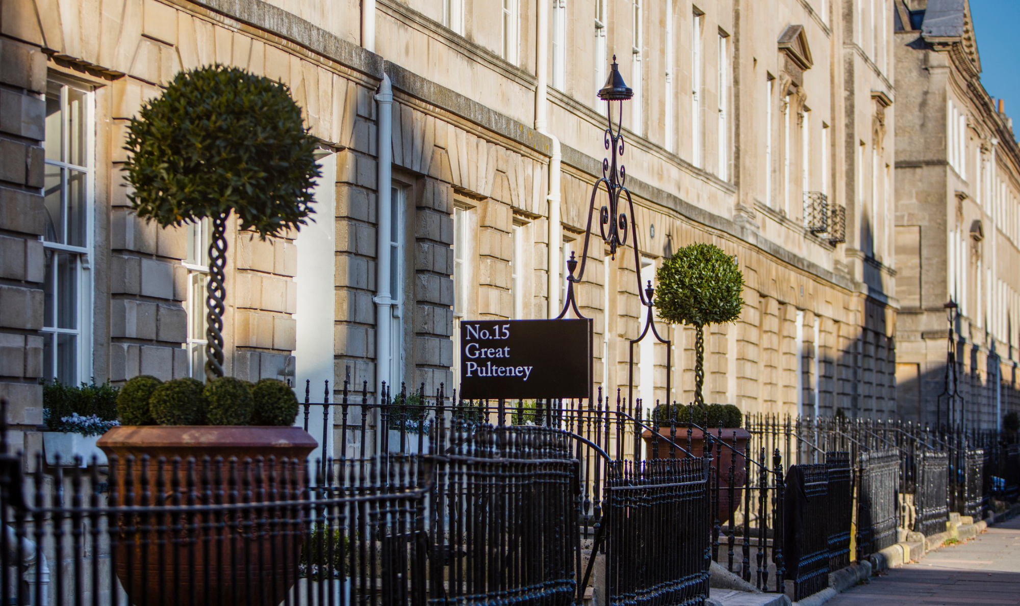 Bath-airport-transfers offering direct transport to No.15 Great Pulteney hotel in Bath