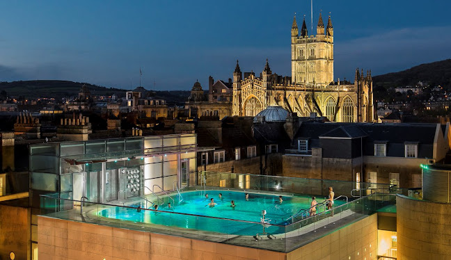 Bath-airport-transfers offering comfortable travel to Bath city centre and nearby landmarks at night