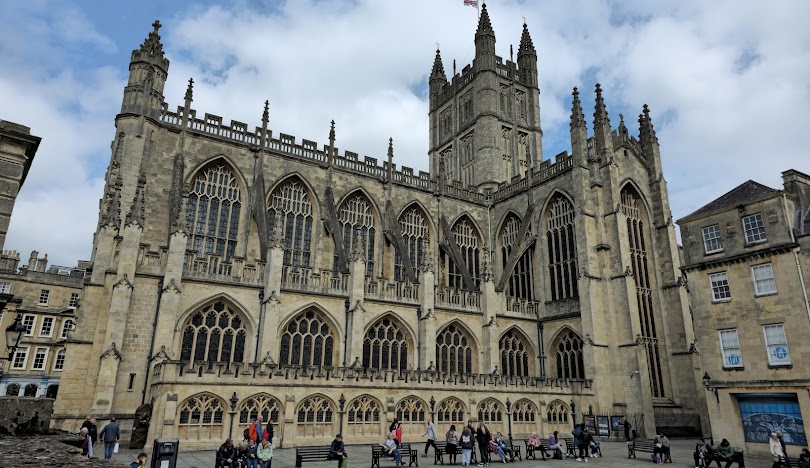 Bath-airport-transfers serving visitors arriving in Bath city centre near historic landmarks