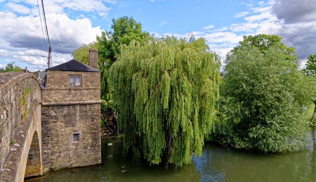 Lechlade-on-Thames Executive Chauffeur Service